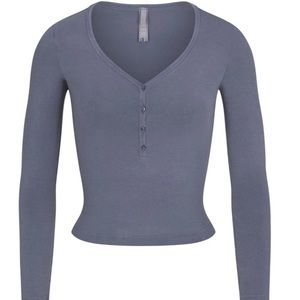 SKIMS NEW VINTAGE LONG SLEEVE CROPPED HENLEY - Steel Blue